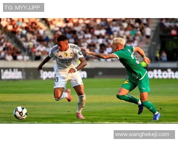 发推特足球明星们的精彩瞬间与场外生活揭秘