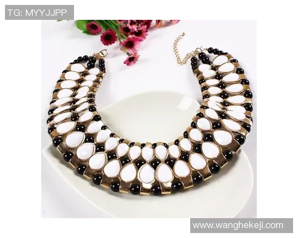 时尚男生足球项链推荐彰显个性魅力与运动精神的完美搭配